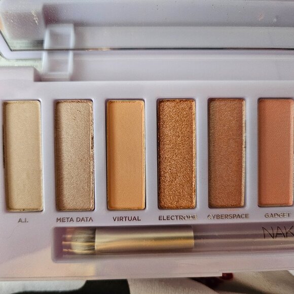 Urban Decay Naked Cyber Eyeshadow Palette - Picture 4 of 6